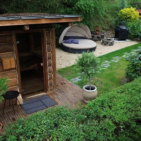 Hilltop Hideout Apartman *