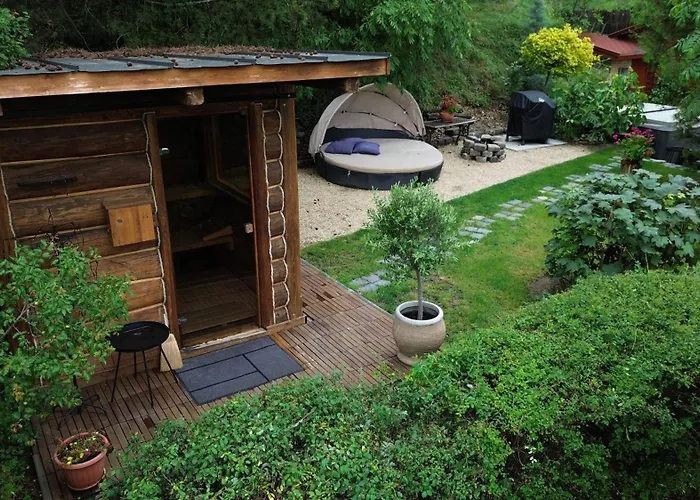 Hilltop Hideout Apartman *